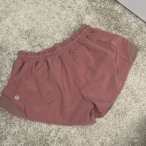 Lululemon Mauve hottie hot shorts, 2.5 inch